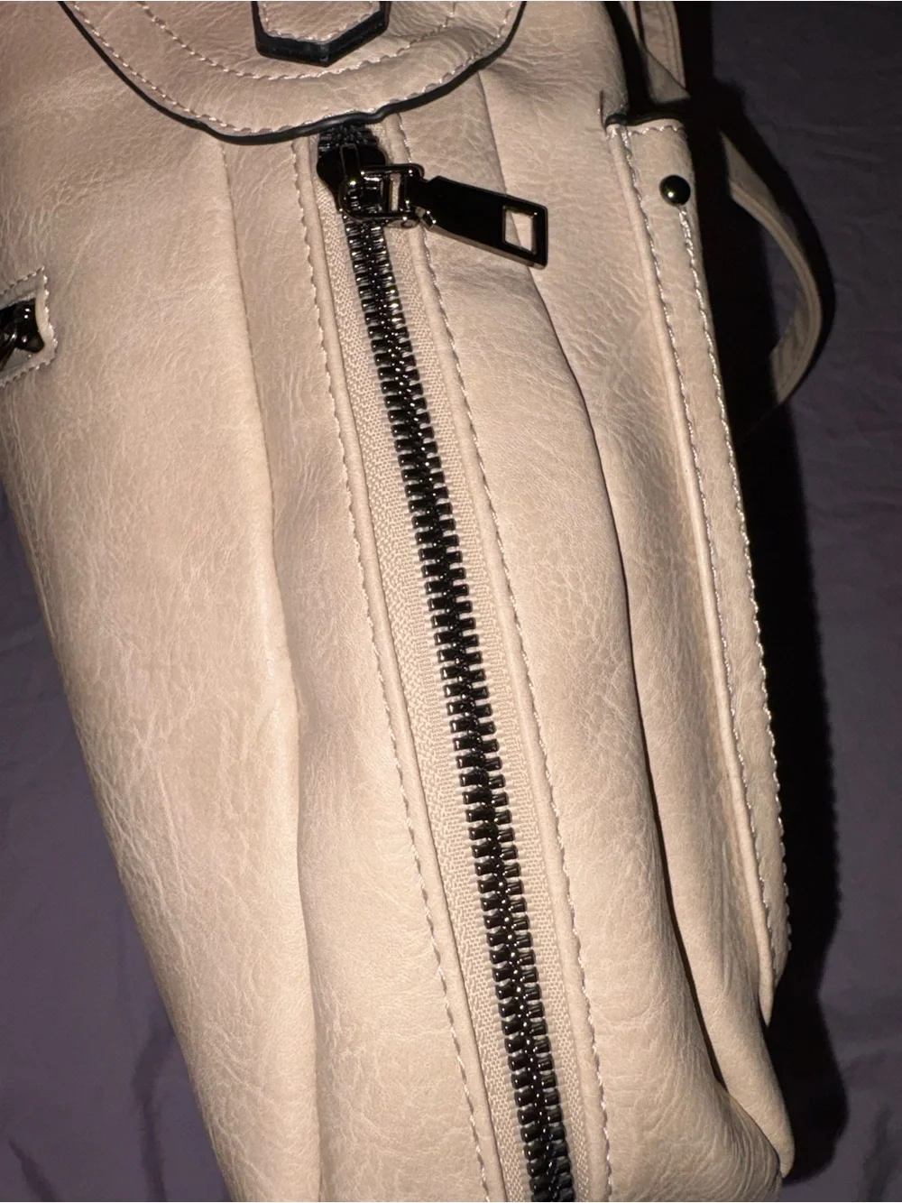 Sam & Hadley Cream Pebbled Faux Leather Expandable Hobo Shoulder/cross body Bag